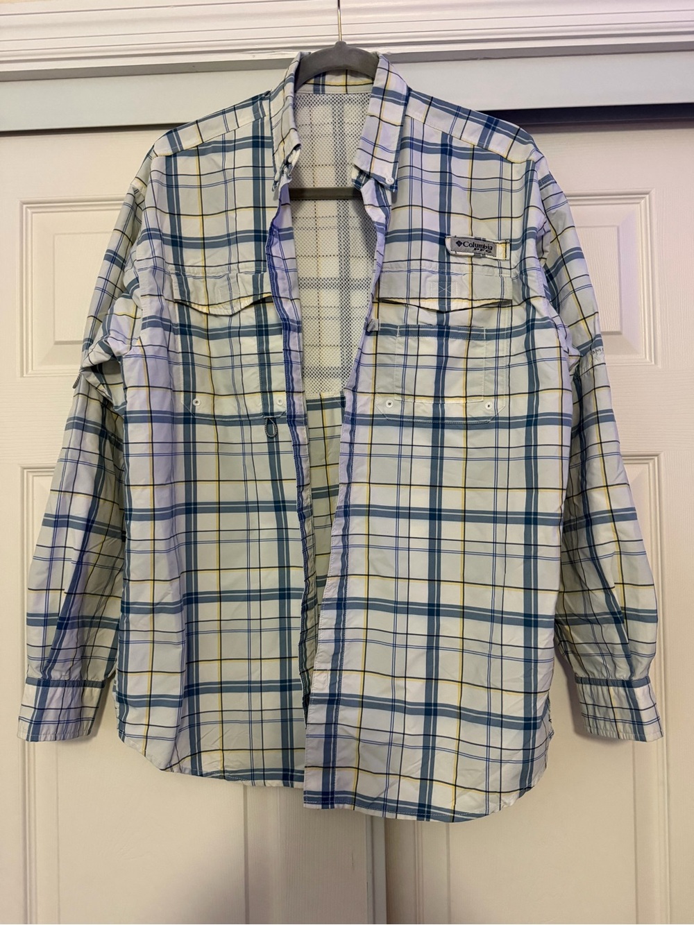 Columbia Men’s Light Blue Plaid Button-Down Fishing Shirt